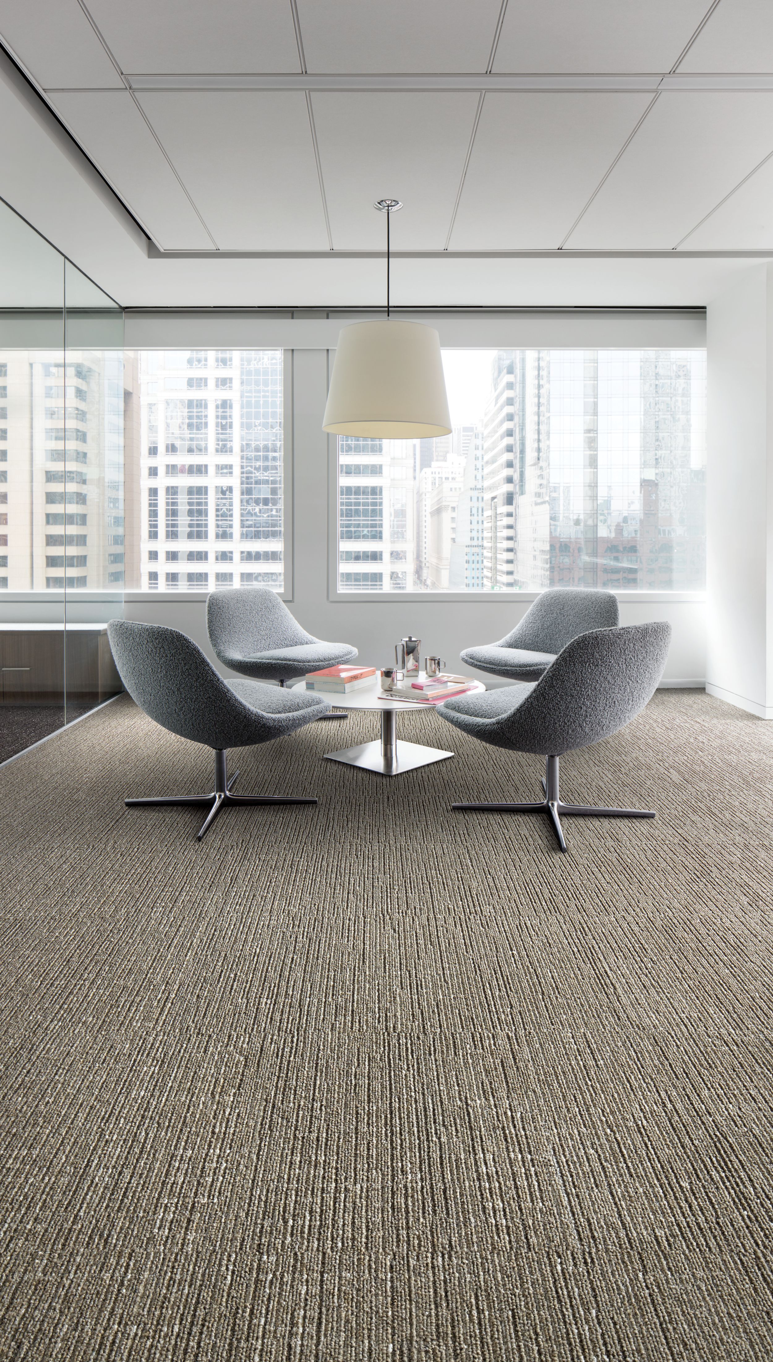 Interface Night Flight carpet tile in office sitting area with large windows and city view numéro d’image 5